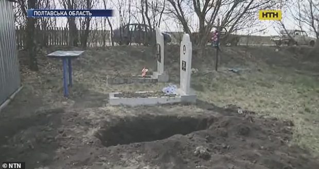 جريمة مرعبة امرأة تحفر قبرها بيدها لتدفن فيه حية من قبل جيرانها