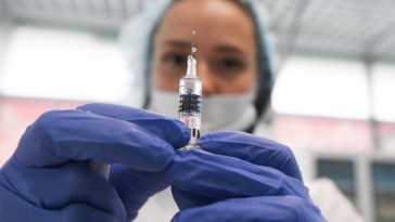 اختبار لقاح كورونا على البشر