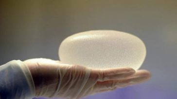 حشوة سيليكون في الصدر أنقذت امرأة من الموت برصاصة في كندا