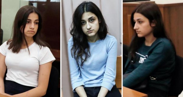 محققون يرفضون إسقاط تهمة القتل عن الشقيقات الروسيات الثلاث اللواتي قتلن والدهن أثناء نومه