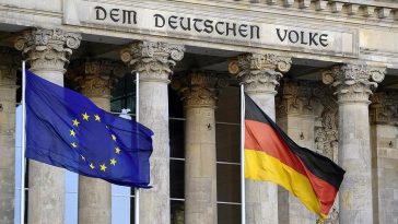 حرق الأعلام في ألمانيا: جريمة يعاقب عليها القانون