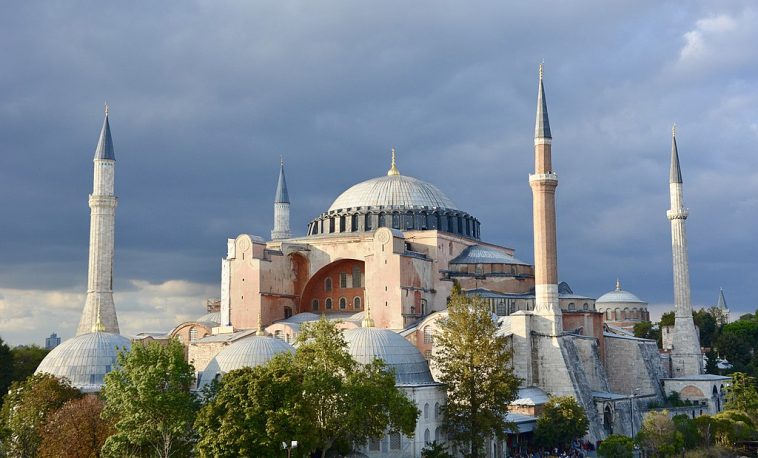 تركيا: تحويل كنيسة آيا صوفيا إلى مسجد