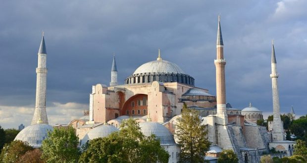 تركيا إعادة تحويل آيا صوفيا إلى مسجد