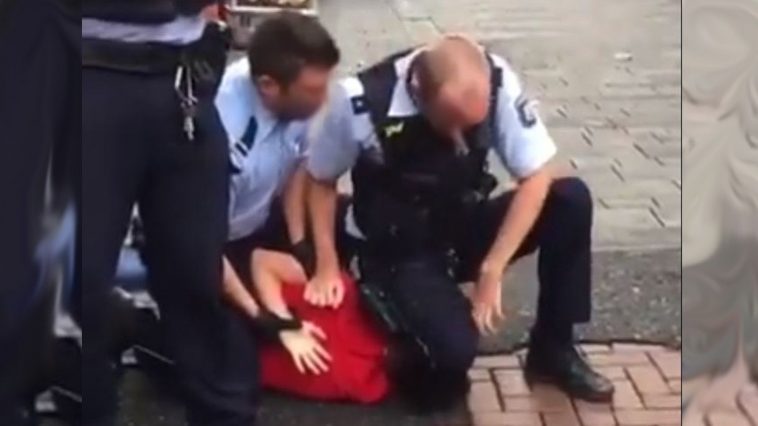 ألمانيا: الشرطة الألمانية تعتقل شاب في مدينة دوسلدورف على طريقة اعتقال جورج فلويد