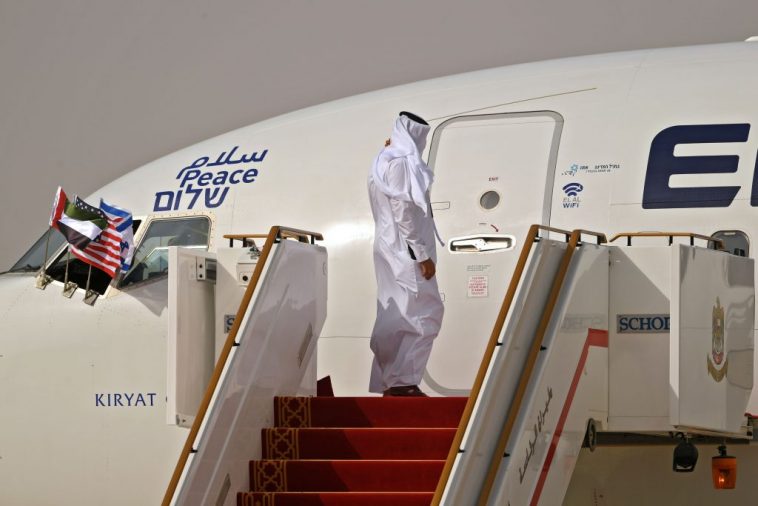 وصول أول طائرة إسرائيلية إلى الإمارات بعد اتفاقية التطبيع مع الاحتلال