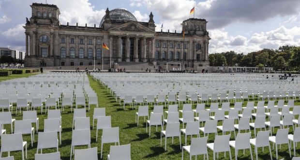 ألمانيا: 13 ألف كرسي أمام البرلمان الألماني للمطالبة باستقبال لاجئين من اليونان