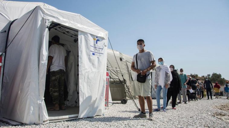 أول وفاة بفيروس كورونا في مخيمات اللاجئين في اليونان