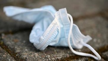 طبيبة نمساوية: "الكمامة علامة على الخضوع والطاعة.. فلتسقط الكمامة!"