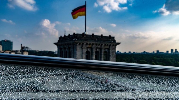استطلاع: ثلثا الألمان يرون أن توحيد بلادهم لم يكتمل بعد