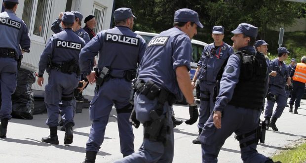 ألمانيا: دردشات عنصرية عن اللاجئين والهولوكست بين طلاب شرطة في برلين