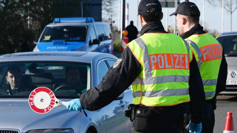 ألمانيا قد تعيد فرض رقابة على الحدود مع ارتفاع عدد إصابات كورونا في أوروبا
