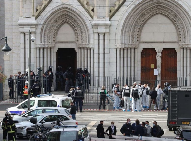 فرنسا: قتلى وجرحى في هجوم قرب كنيسة في مدينة نيس وأنباء عن قطع رأس امرأة