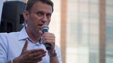 المعارض الروسي نافالني يتهم بوتين بتسميمه ويتعهد بالعودة إلى روسيا فور تعافيه