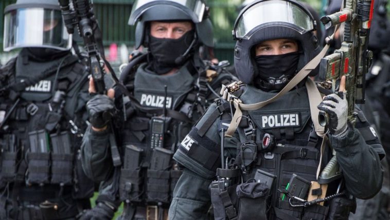 الادعاء العام يتهم 12 يميناً متطرفاً بالتخطيط لهجمات على لاجئين ومسلمين في ألمانيا