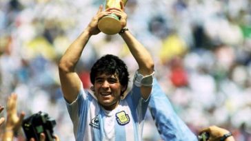 وفاة أسطورة كرة القدم الأرجنتينية دييغو مارادونا