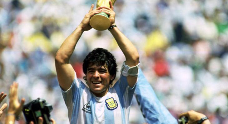 وفاة أسطورة كرة القدم الأرجنتينية دييغو مارادونا