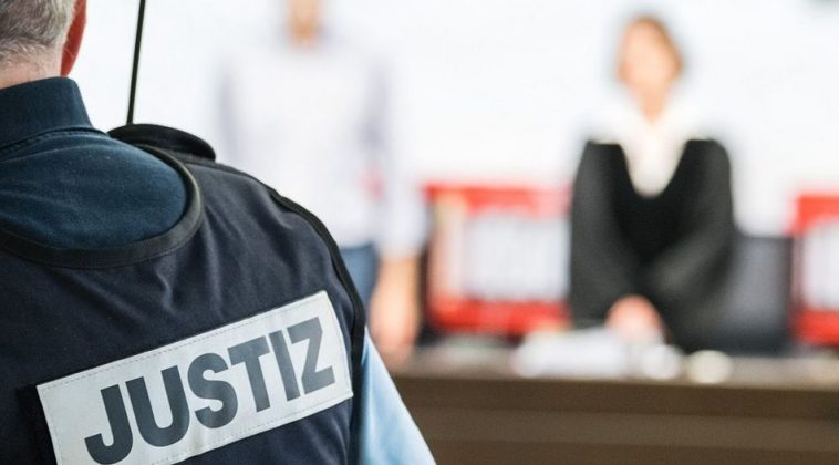 ألمانيا: محاكمة "معالج روحاني إسلامي" وآخرين قتلوا امرأة أثناء "طرد الأرواح الشريرة"