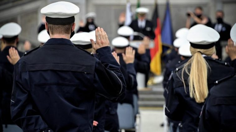 أخبار ألمانيا: إجراءات تأديبية ضد عناصر شرطة بسبب تبادل صور يمينية متطرفة