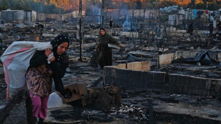 لبنان: اعتقالات بعد إحراق مخيم للاجئين السوريين ومبادرات لإغاثة المتضررين