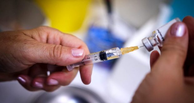 أخبار ألمانيا: ثمانية أشخاص يتلقون جرعات زائدة من لقاح فيروس كورونا