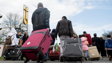 المفوضية الأوروبية تريد تسريع عمليات ترحيل المهاجرين من دول الاتحاد الأوروبي