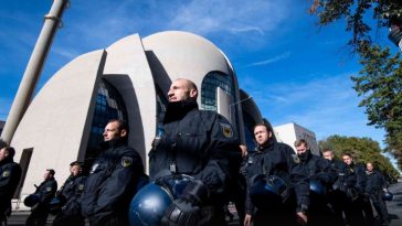 ألمانيا: مطالبات بتوسيع صلاحيات الاستخبارات الداخلية لمراقبة عمل المساجد