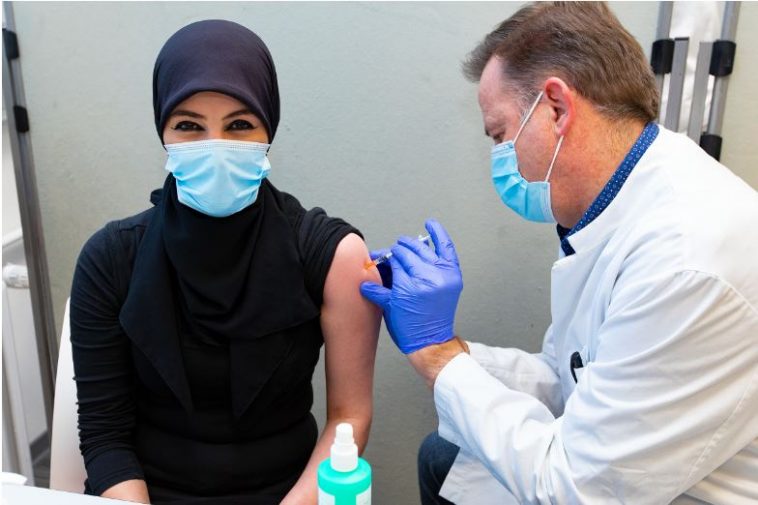 أخبار ألمانيا: بدء تطعيم العمال في الشركات الألمانية بلقاح كورونا