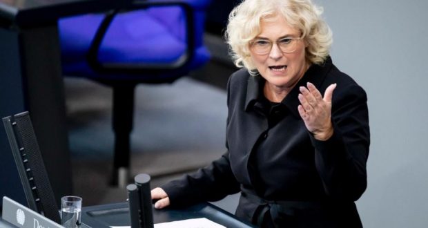 ألمانيا: وزيرة العدل تتهم المستشارية بعرقلة مشروعين ضد التطرف اليميني والعنصرية