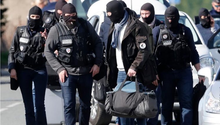 تحويلات مالية إلى سوريا: اعتقال عدة مشتبهين بتحويل الأموال في أوروبا