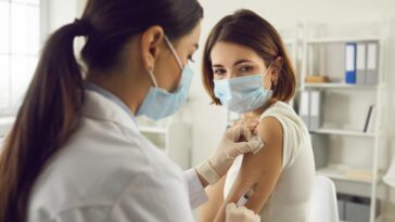 أعراض لقاح كورونا: عدم انتظام الدورة الشهرية بعد الحصول على اللقاح