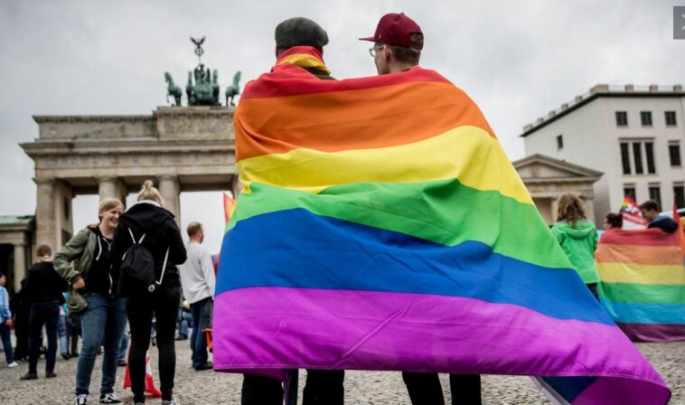 ألمانيا: الحكومة الألمانية تعترف بارتكاب أخطاء بحق لاجئين مثليي الجنس