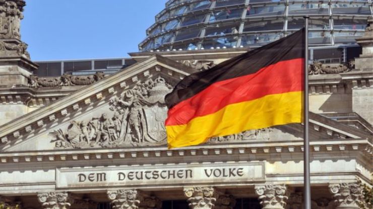 البرلمان الألماني يمدد حالة الطوارئ الوبائية في ألمانيا