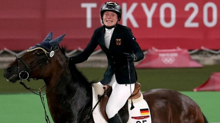 فضيحة طوكيو: طرد ألمانية من الألعاب الأولمبية بسبب سلوكها تجاه حصان