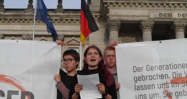 ألمانيا: نشطاء مناخ مضربون عن الطعام في برلين يوجهون إنذاراً جديداً للسياسيين