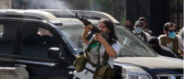 اشتباكات بيروت: قتلى وجرحى خلال احتجاجات ضد قاضي التحقيق بانفجار المرفأ