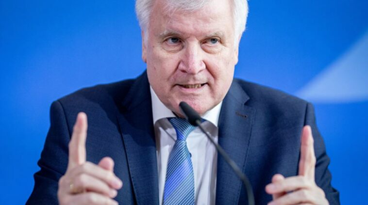 ألمانيا: وزير الداخلية الألماني يتعهد بتعزيز حماية الحدود لمواجهة تدفق المهاجرين