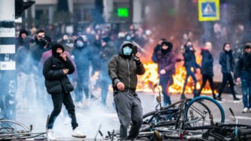 احتجاجات ضد قيود كورونا