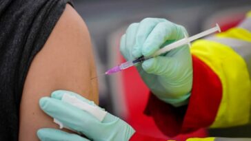 كورونا: غالبية الألمان يؤيدون فرض إلزامية التطعيم في ألمانيا