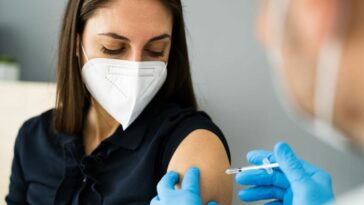 هل يمكن الإصابة بكورونا بعد اللقاح ؟ وهل يجب أخذ جرعة ثالثة من لقاح كورونا ؟