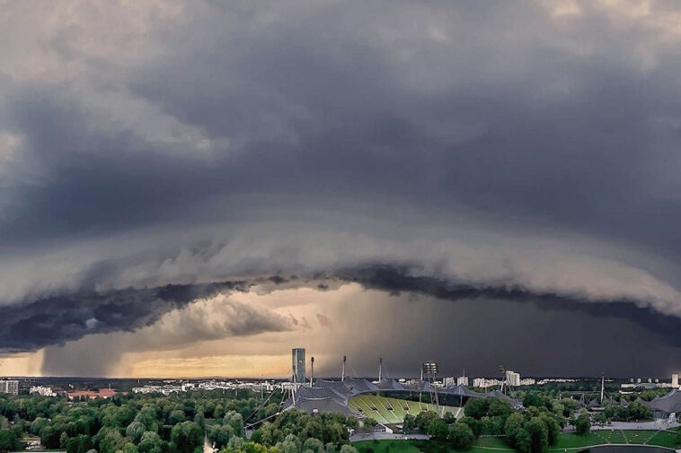 عاصفة مزدوجة تضرب ألمانيا والسلطات تحذر من السفر